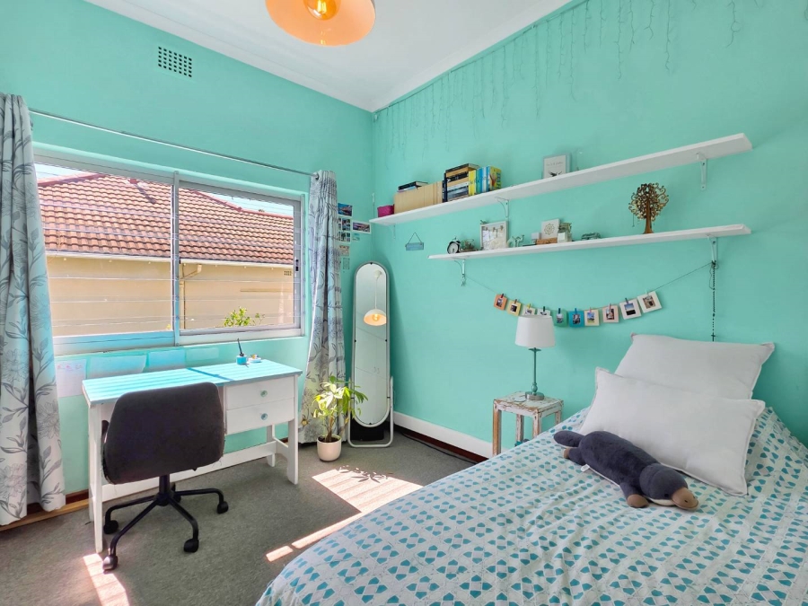 2 Bedroom Property for Sale in Vredehoek Western Cape